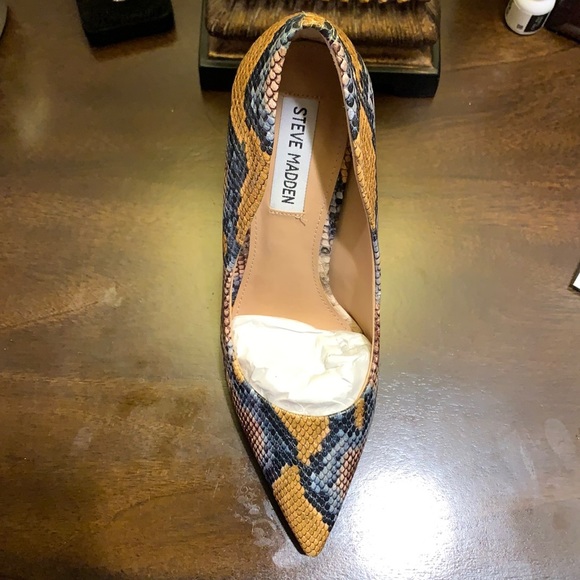 Steve Madden Vala Multi Snake Size 7 